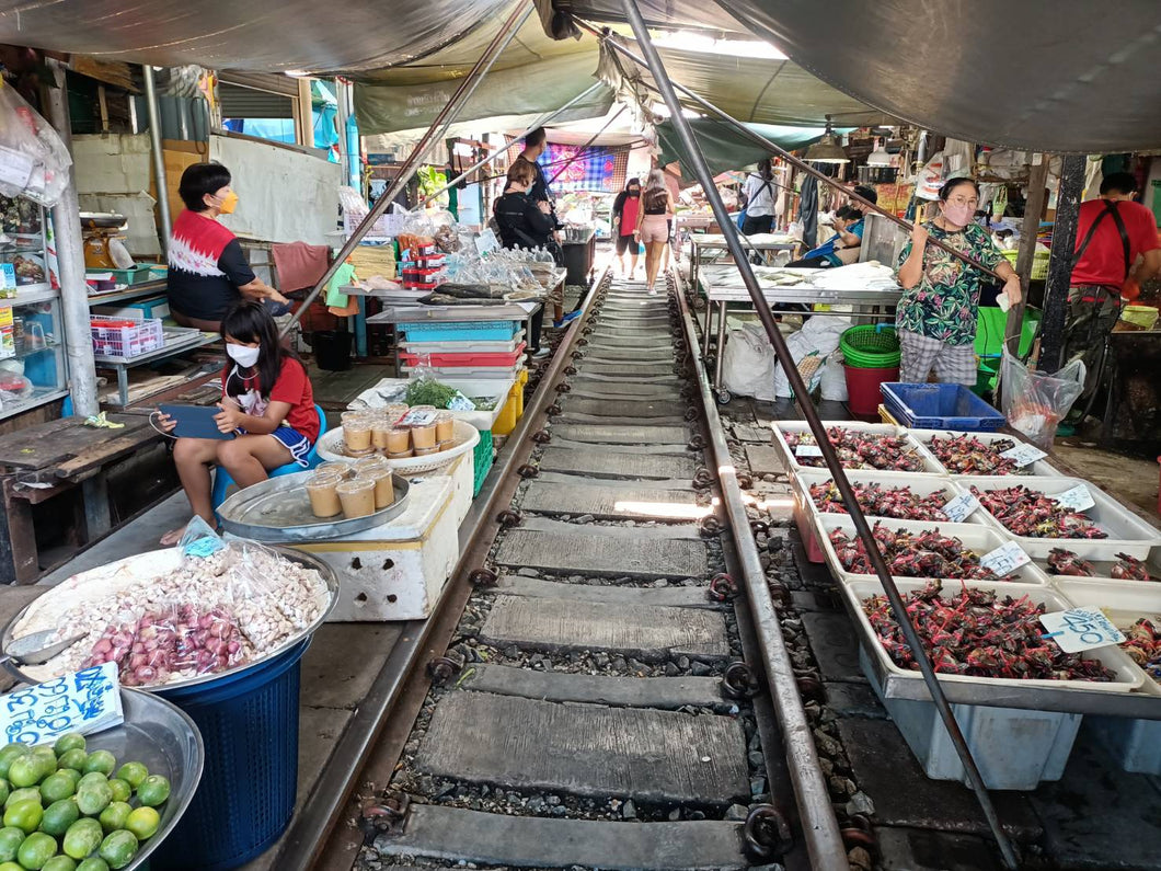 Full Day Exploring The Local Life with Maeklong Railway Market (DSTH)