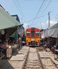 Full Day Exploring The Local Life with Maeklong Railway Market And Amphawa Floating Market (DSTH)